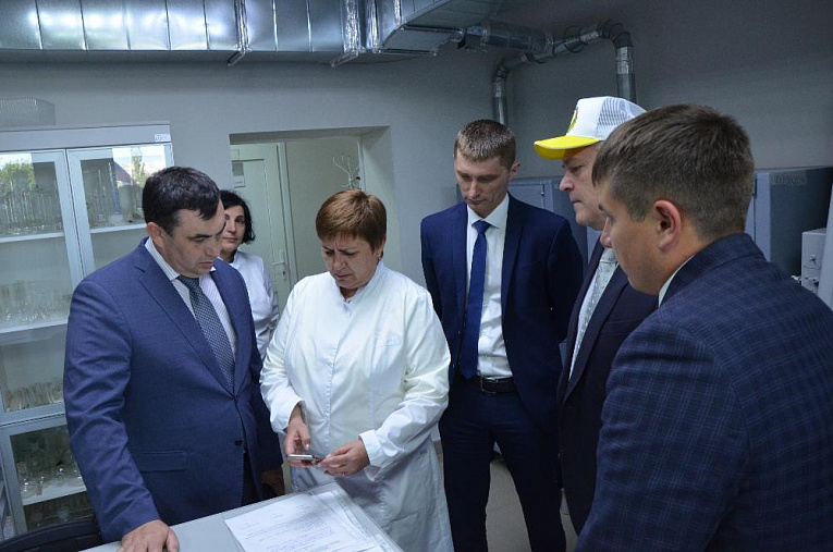 Осмотрели региональный «Россельхозцентр»: рабочий визит Романа Некрасова и Александра Малько в Ставропольский край