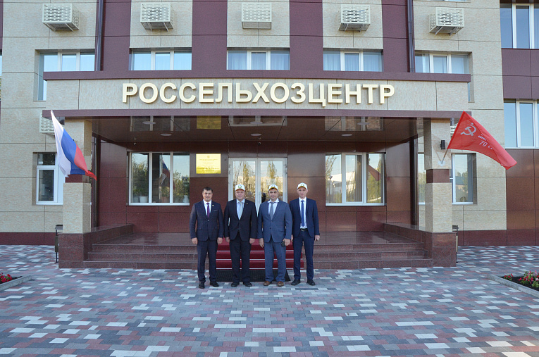 Осмотрели региональный «Россельхозцентр»: рабочий визит Романа Некрасова и Александра Малько в Ставропольский край