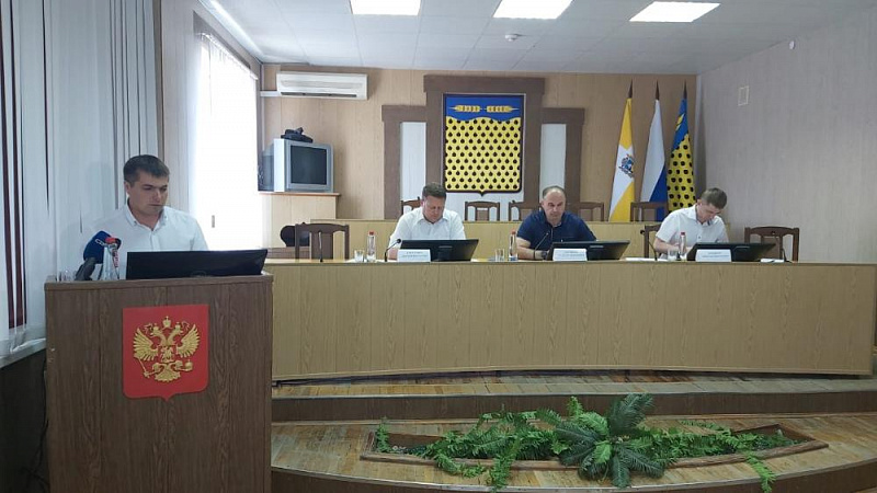 Три региона объединились против саранчи